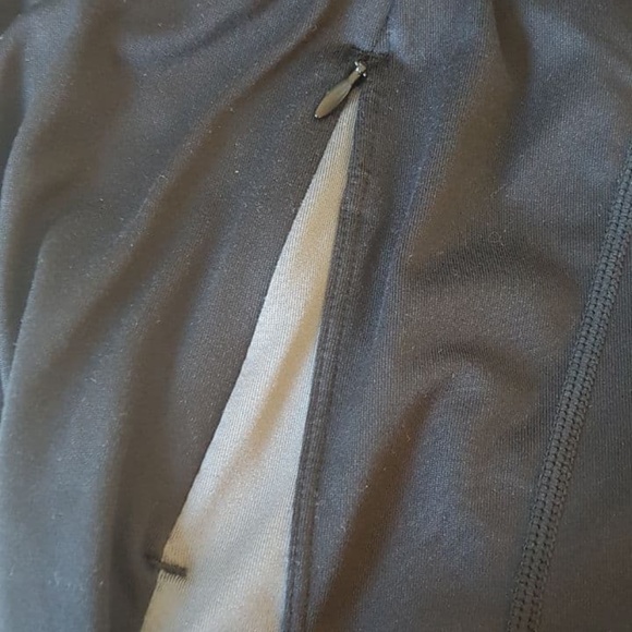 NWOT Women's Nike 3/4 Track Pants Tights + Pockets - Black and Grey - Picture 6 of 8